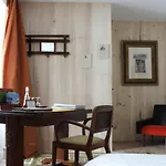 La Colonie Bed and Breakfast Aubrac