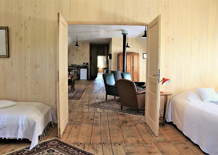 Alojamento de Acomodação e Pequeno-almoço La Colonie 3*